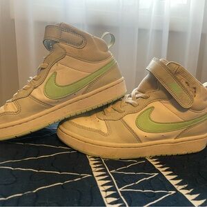 Nike Kids Shoes in Cream and Light Green